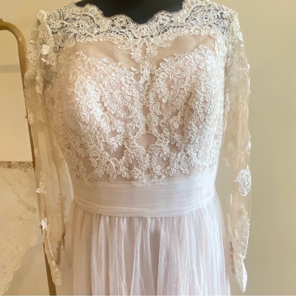 White/Nude lace wedding dress size 16